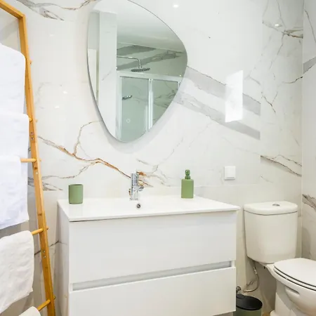 House Side Oasis Semesterbostad