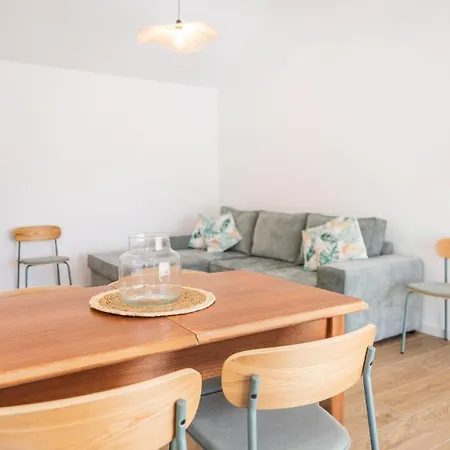 House Side Oasis Semesterbostad