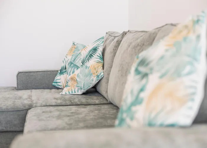 House Side Oasis 圣港岛