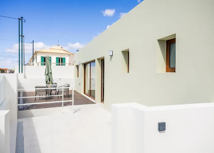 House Side Oasis 度假居 圣港岛